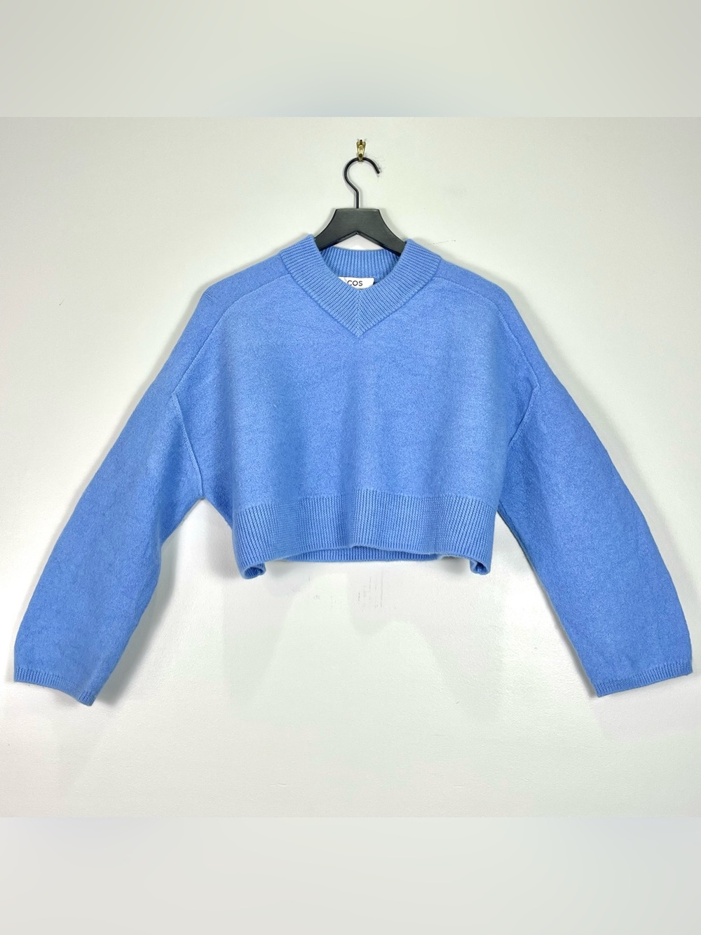COS Women's Blue Cropped Sweater 100% Wool V-Neck Long Sleeve Size X-Small